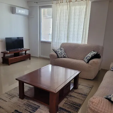 Rose Nord Summerland Apartment